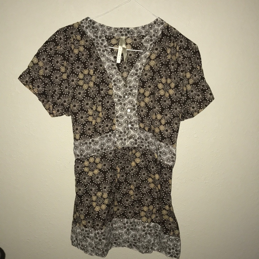 Cute, casual shirt sleeve blouse!